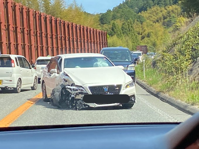 事故 4月10日 八木山バイパスで正面衝突か プリウスとクラウンのフロント大破 事故現場画像 八木山バイパスを通行の際は交通規制や渋滞に注意 まとめダネ 事故 4月10日 八木山バイパスで正面衝突か プリウスとクラウンのフロント大破 事故現場画像 八木山バイパスを通行の際は交通規制や渋滞に注意 まとめダネ