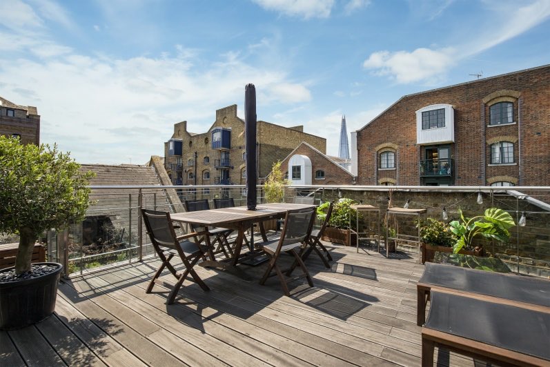CourageYard's tweet photo. 🏡 Home of the Month 🏡
This gorgeous apartment was nominated by @Cluttons as #April’s #HomeoftheMonth.
Take a look 👉 https://t.co/zLbLwAh33h
#Bermondsey #ShadThames #Se1 #TowerBridge #LondonBridge #Southwark #Apartmenthunt #LondonHomes #ResidentialProperty #CourageYard https://t.co/yttr2tTBfB