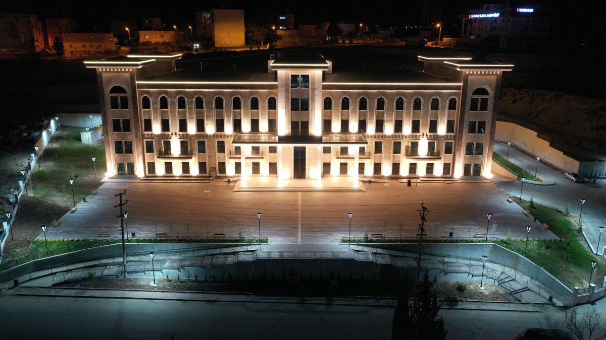 suleymansoylu's tweet photo. Adana Çukurova'ya yeni Hükümet Konağımız yakıştımı çok yakıştı👏👏👏

Adana'ya ve hemşehrilerimize hayırlı, uğurlu olsun... https://t.co/nAoUWy19vv