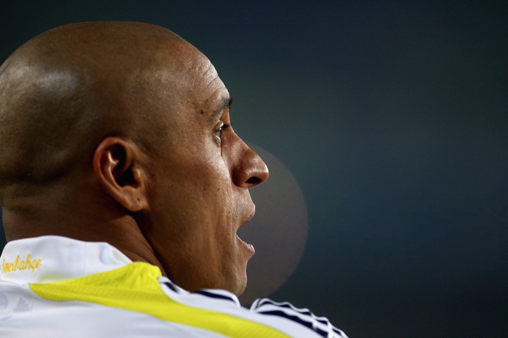 Happy 48th birthday to one of the greatest left-backs in our history, Roberto Carlos  