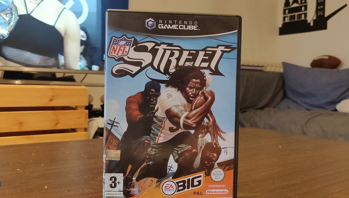  #100Games100DaysDay 80/100: NFL Street ( #Gamecube, 2004)Another game that desperately needs a remake. So much fun, and so different to Madden...Mike Alstott is UNSTOPPABLE in this.  #GoBucs