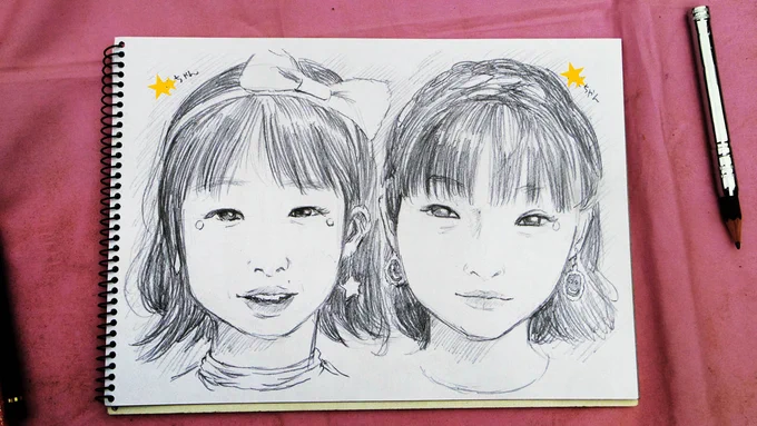 宮崎台ふる里さくら祭りでお描きした似顔絵!✍️
祭りのステージでダンスを披露した直後の小6女子二人💕
二人ともステージメイク、左の子のリボンは黄色、右の子は髪の一部が赤で、できればカラーでお描きしたかった😆
#宮前区 #似顔絵 #色鉛筆画 #絵描きさんと繋がりたい #イラスト好きな人と繋がりたい 
