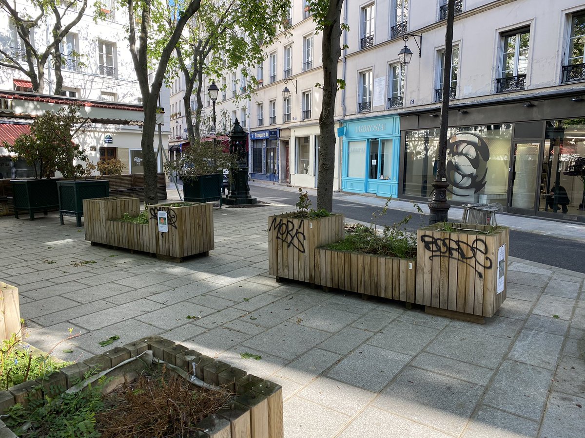 C’était une des plus jolies places du quartier...  #saccageparis