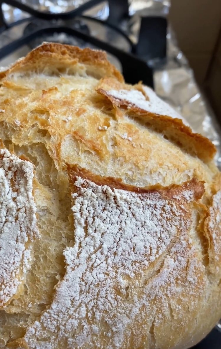 coxinhaDbacon's tweet photo. Enquanto a fulaninha vitimista perde tempo falando de mim, eu faço pães https://t.co/Su0eC23VhO