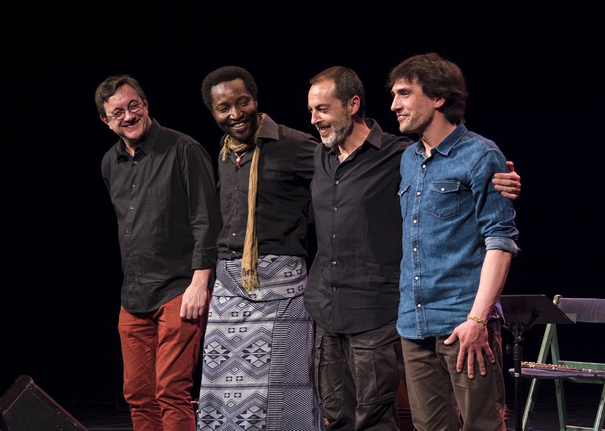 PLJazzPalencia's tweet photo. 🥳🎶 ¡Arrancamos festival!
Esta tarde a las 19:30h en @PalenciaTeatro disfruta con una inusual propuesta llena de calidad: ✨ #NôTchon ✨.

🔸Un proyecto formado por Mu Mbana, Javier Colina, Juan Carlos Aracil y Jesús Mañeru.

🎟 ¡Últimas entradas https://t.co/EBIGHNqUYh ! https://t.co/mVi7j7QDg7