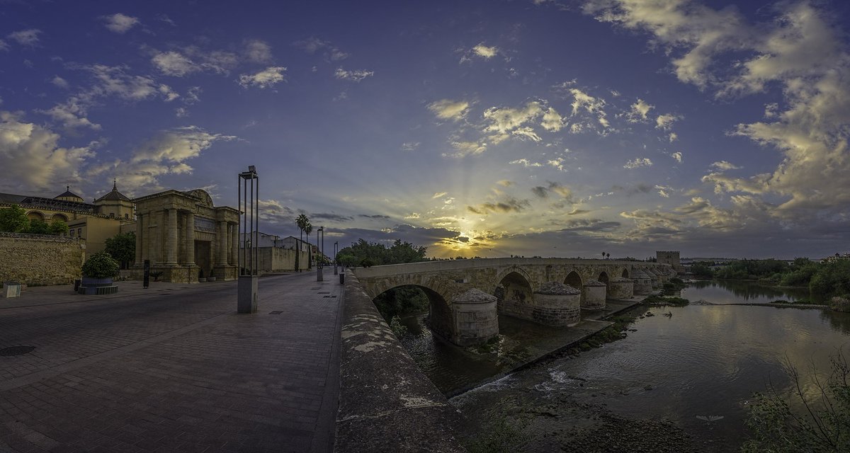 Cordoba_spain's tweet photo. 💙 Un mismo sol y un millón de amaneceres por descubrir...

#CórdobaEsp https://t.co/sQR8nav0n6