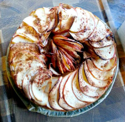 realfoods_uk's tweet photo. Apple and cinnamon are a winning flavour combination, so when a cake comes along that is also vegan and gluten-free, whatβs not to like? π Full apple and cinnamon polenta cake recipe here - https://t.co/9x8vAgjJdw #RealRecipes #Vegan #VeganRecipes #GlutenFree https://t.co/E9NuNB0GVm