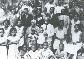 #EntreGaboma, Le Saviez-vous ? La référence au lignage et au clan était et reste encore la première « carte d’identité » d’un individu au Gabon.

Question pour Un(e) Gabonais(e), connais-tu ton lignage ou ton clan ?