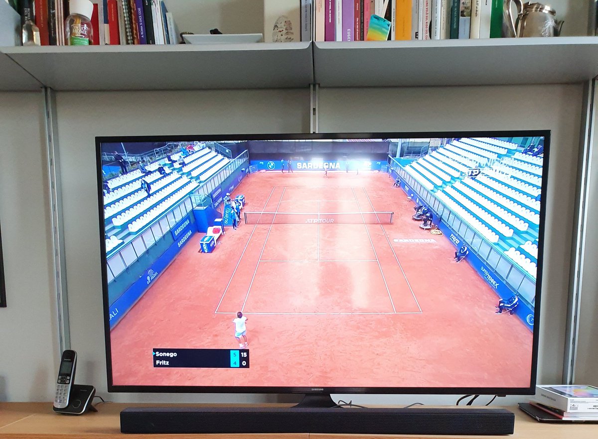 uldepacchia's tweet photo. Amici di @SuperTennisTv il segnapunti enorme e in basso sullo schermo, proprio no. Sono certo che farete presto qualcosa. https://t.co/EfametbtdW