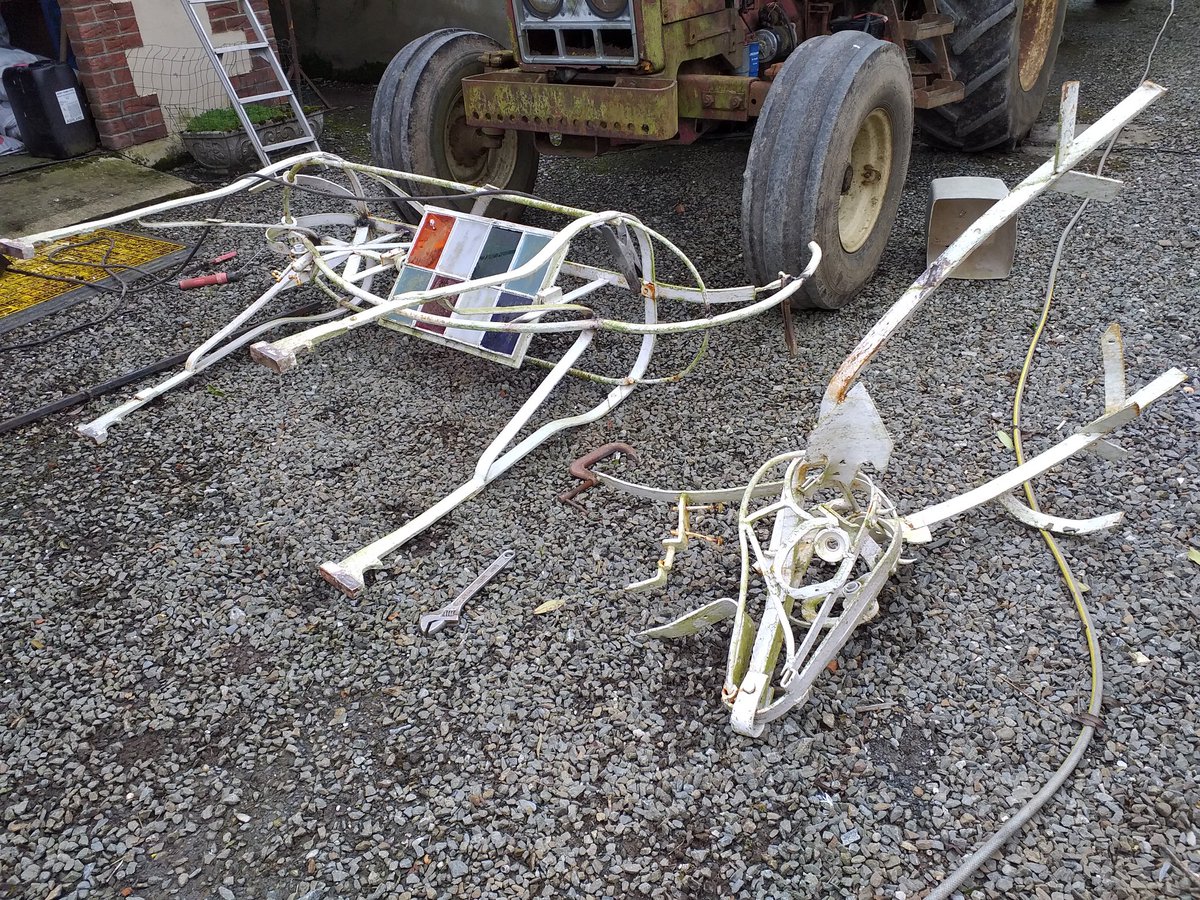 Big #deersculpture almost ready to go back home after some unexpected repairs
Horse shoe all the way from #Wisconsin added for luck.
<a href="/Ashbrook1/">Ashbrook</a>