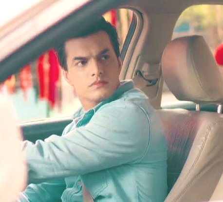 YabikaKaira's tweet photo. Hottest Slayer🔥🔥⚡⚡💥💥💙💙💕❤️
His Bright Sun-kissed Face❗🔥🔥

His Skeptical &amp; Shocked, worried look, seeing Sirat walking towards temple, lost in some thoughts
&amp;His Furrowed EyeBrows 💥Squinted Eyes🔥 Jawline 💥⚡
HOTMESS, 🔥⚡
@momo_mohsin #MohsinKhan #yrkkh #KartikGoenka https://t.co/cLIzb2JIj3