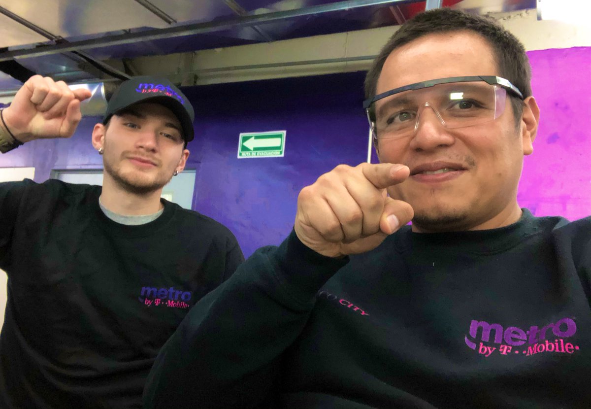 Ludvick6's tweet photo. Maybe you don’t know but we are on the same ship 🛳 in this life @MetroByTMobile #metrolife #2k21 #FamousForCare #FamousForCareers #TeamOfExpert #livepurple #TMobile #MetrobyTmobile #WeWontStop #loyalty #family #wearemetro God’s plan 2K21 We are here  for all our costumers 👆🏼👆🏿👆 https://t.co/anEQj2FTff