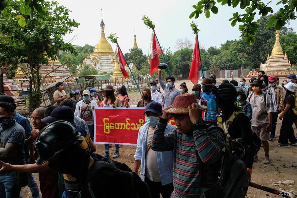 The non-stopping Mya Taung strike of Mandalay was brutally cracked down by military junta terrorists this morning. At least 10 people were unlawfully abducted and a motorbike was robbed reportedly.
ELECTED CRPH
#Apr10Coup
#WhatsHappeningInMyanmar