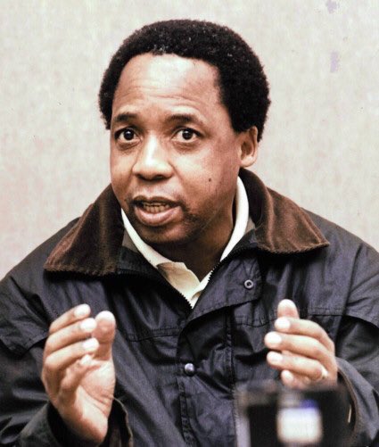 IamMzilikazi's tweet photo. “What I fear is that the liberators emerge as elitists, who drive around in Mercedes Benzes and use the resources of this country to live in palaces and to gather riches.” ~ Chris Hani #WakeUpEverybody ✊🏿 #ChrisHani https://t.co/qROmM1Hmfe