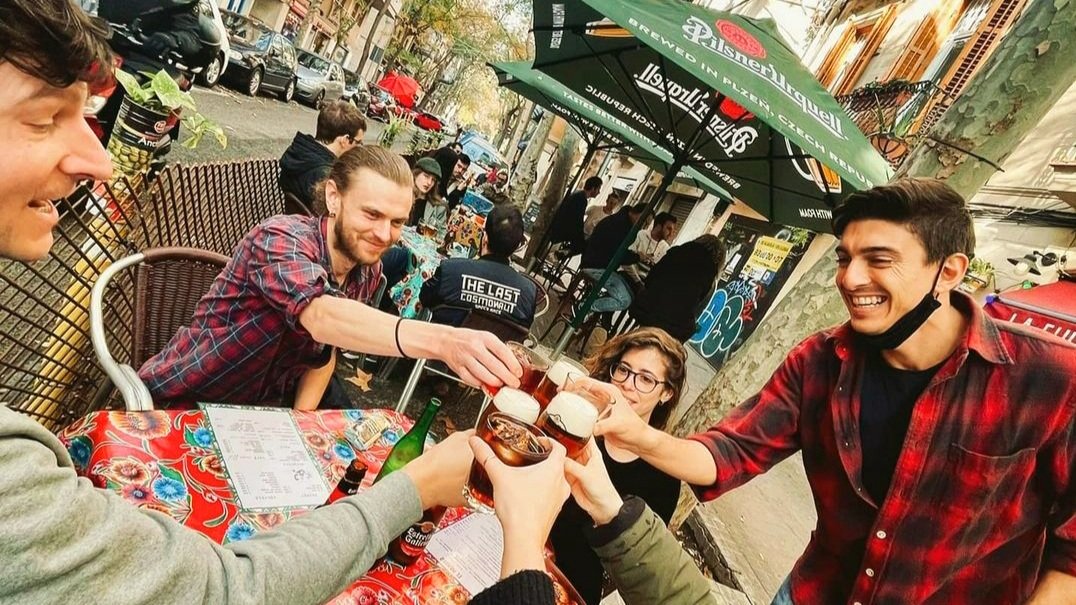 Brindem 🍻💕🥂‼ Ja tenim aquí el cap de setmana, i nosaltres #sants tornem-hi al "lío". Perimetreu-vos a la <a href="/DO_sants/">D.O. Sants</a> q no us faltarà de RES.