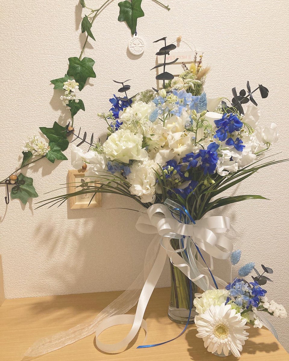 ウェディングブーケ ブートニアは花瓶に移し替えて玄関に飾りました 元々ナチュラ こいとのイラスト ウェディングブーケ ブートニアは花瓶に移し替えて玄関に飾りました 元々ナチュラ こいとのイラスト