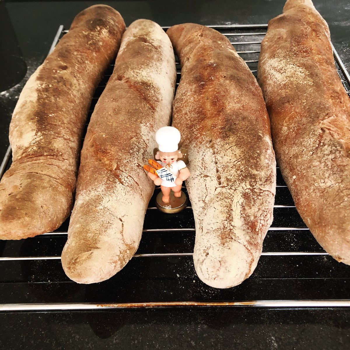 ElseWott's tweet photo. Mein #erstesMal: #Sauerteigbaguette mit #Vollkornroggen, #Weizen und #Dinkel... (Die Optik kann noch verbessert werden) https://t.co/PmJLIPsH6F
