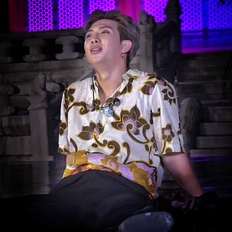 kimnamjoonpics's tweet photo. THINKING... https://t.co/ilQvo1aTbX