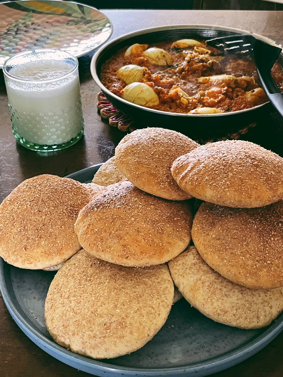 _ektaparekh's tweet image. Lazy Saturday lunch scenes of Goan Poi with Egg masala.

#kitchenexperiments #weekendbaking #fooddiaries