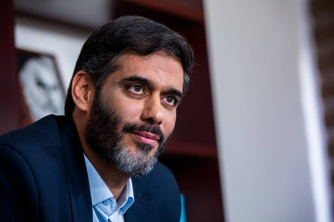 KohiZargar's tweet photo. اصلاح طلبان، اصولگراها، منافقین و خیلی ها می خواهند چهره گمنام دیروز اما محبوب امروز جوانان، عشایر و فقرا را از یاد و خاطره ها حذف کنند آیا مگر ممکن است کسی را که خدا می خواهد از قلب ها حذف کرد؟
کسی را که اراده خداوند است نمی توان حذف کرد چون وعده پروردگار جهانیان در قرآن است https://t.co/MnQrCyeYW9
