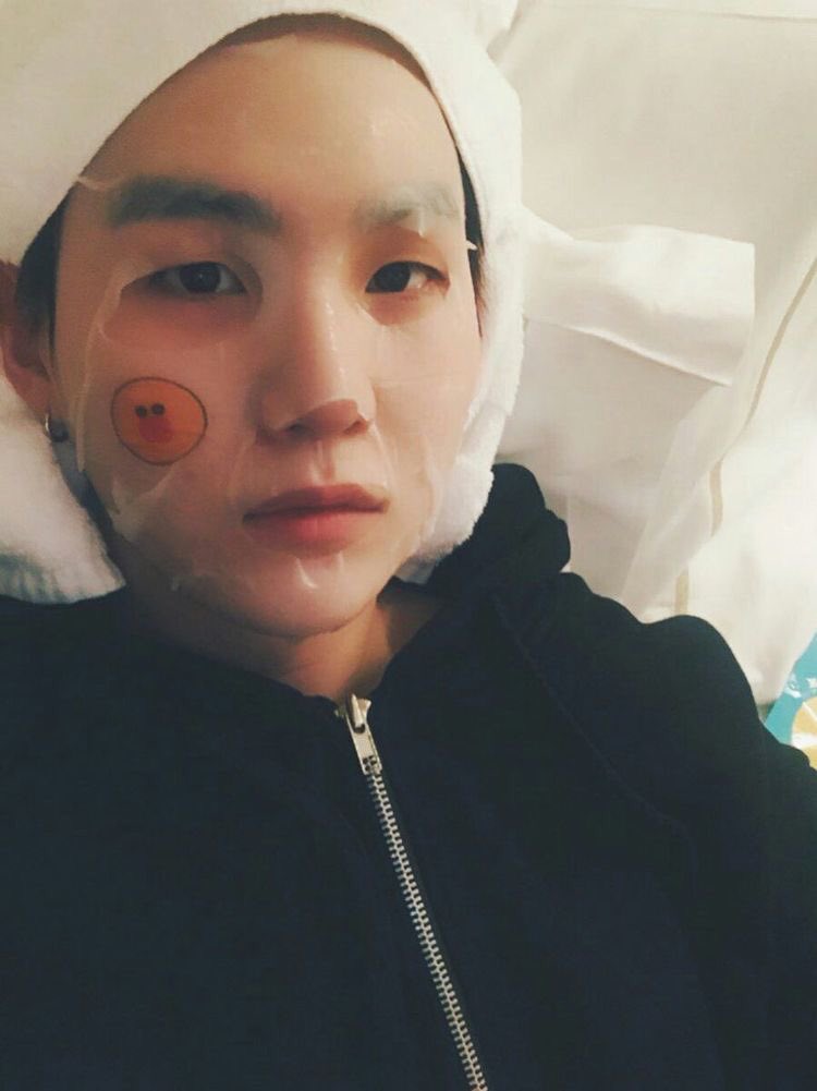 yipee_7's tweet photo. Savage King 👑 #suga #MinYoongi #Min Yoongi #Army #armybd #BTS_twt #BTS #MinYoongi https://t.co/iEphosEHG7