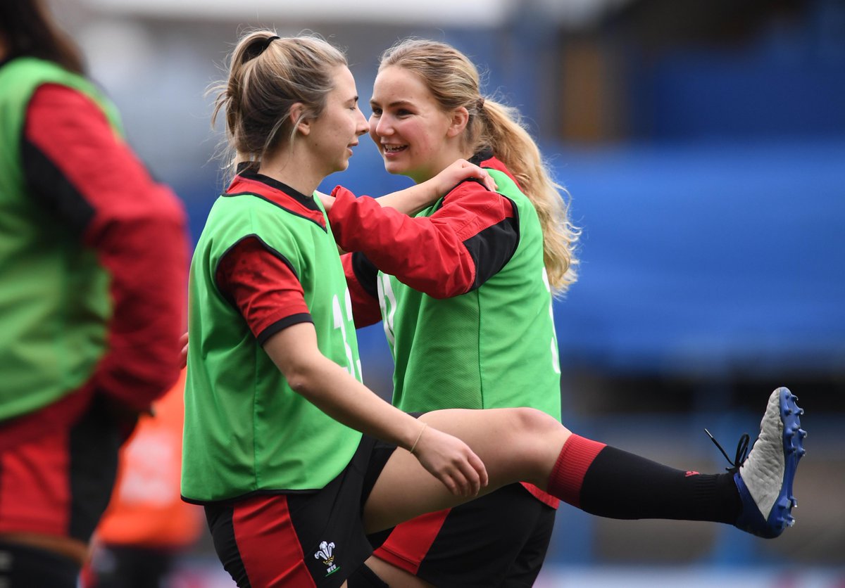 WelshRugbyUnion's tweet photo. It's good to be home #sistersinarms #gartref https://t.co/vW5AFyYjKq
