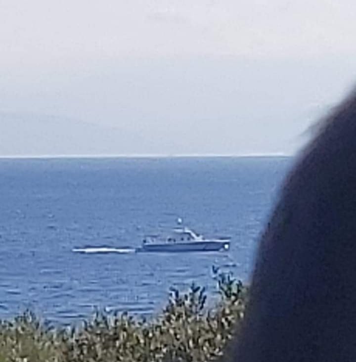 stavroforos_'s tweet photo. Περίπου 70 αλλοδαποί αποβιβάστηκαν χθες το πρωί ανενόχλητοι στην Τσόνια της Λέσβου, κατευθυνόμενοι απο τον γνωστό Νορβηγό διακινητή ο οποίος χαίρει περίεργης ασυλίας.

Στην περιοχή υπήρχε σκάφος του Λιμενικού. https://t.co/Eo0h3VQ6RO