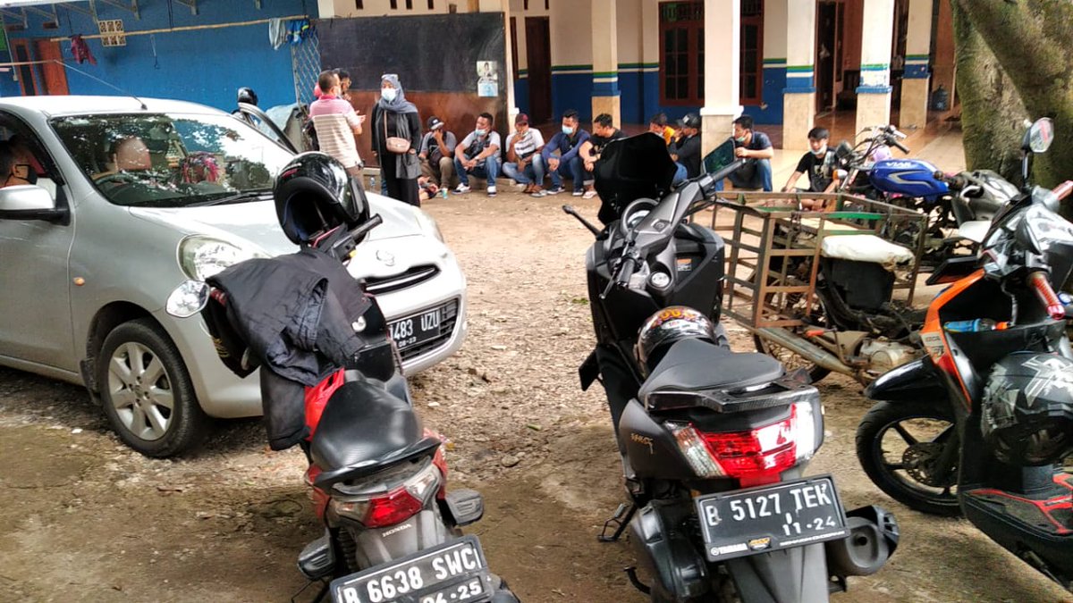 Gwrry1's tweet photo. Semoga perjuangan mitra edccash menuntut pencairan di rumah founder edccash (Bpk. Abdulrahman Yusuf). Membuahkan hasil dan menjadi kado manis bulan Ramadhan. Aamiin....
#edccash #scam #ponzi #penipu #edcc #edcb #ojk #Polri #jokowi #bappeti https://t.co/x068RW2mhp