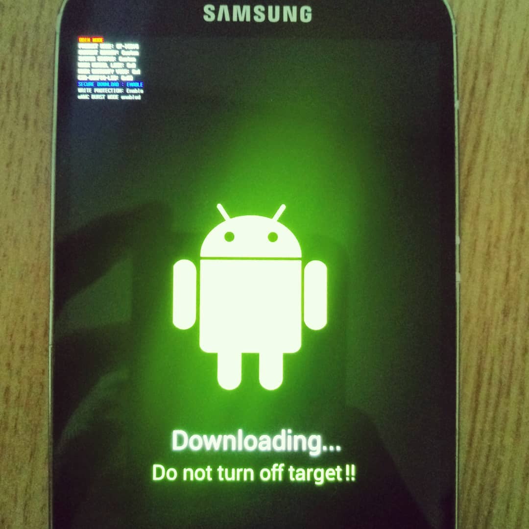 nostalgitech's tweet photo. Some #android #bootloader experiments
#samsung #samsunggalaxy #samsunggalaxys4 #luxuryedition #bootloaderunlocked #s4luxuryedition #nostalgic #nostalgitech #upgrade #update #smartphone #tweaks #androidlollipop #androidkitkat #linux

https://t.co/1AmOYPPR7h
https://t.co/J6npMRXOS5 https://t.co/qcHyHtmMrI