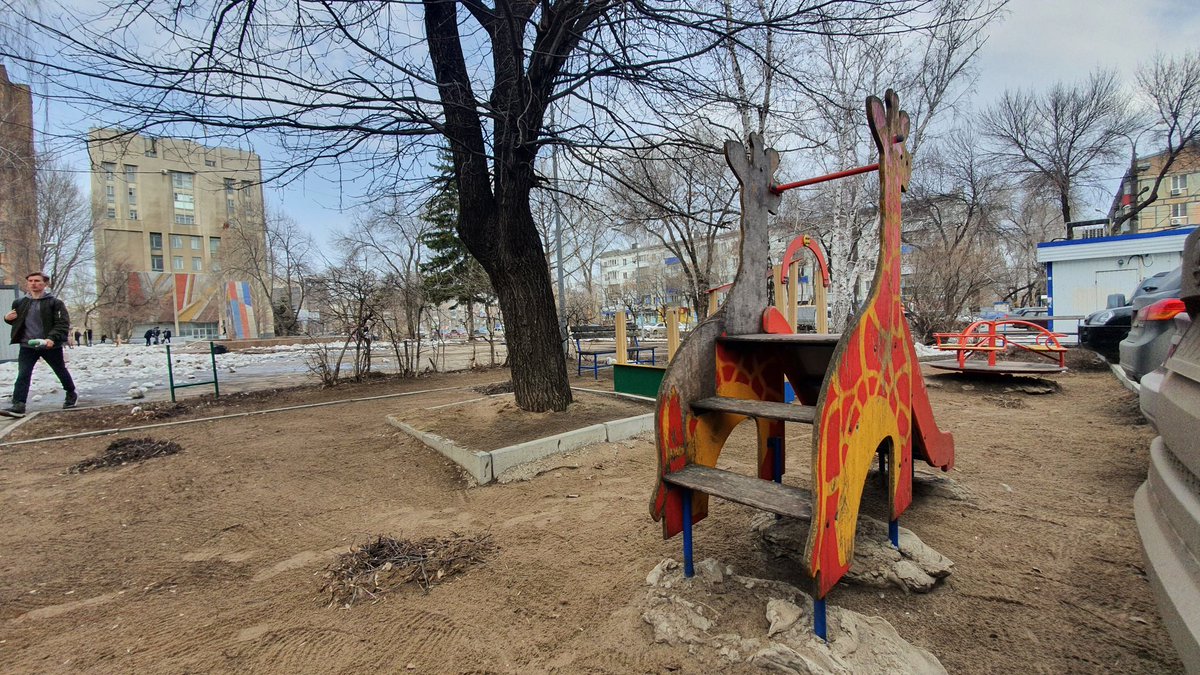 Гагаринский субботник во всем городе и в особенных местах: в Самаре привели в порядок сквер Первых космонавтов - samadm.ru/media/news/300…

Сотрудники <a href="/admgel/">Администрация Железнодорожного ВГР</a> вышли на субботник в сквер Первых космонавтов, который находится на пересечении улиц Гагарина и Тухачевского.