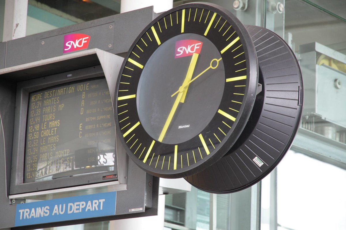Donc oui, je vous vois venir, la  @SNCF synchronise un paquet de ses horloges avec Alouis.C’est le signal ALS162.EDF, la RATP, certains feux tricolores, les aéroports.N’ombres d’institutions l’utilise.