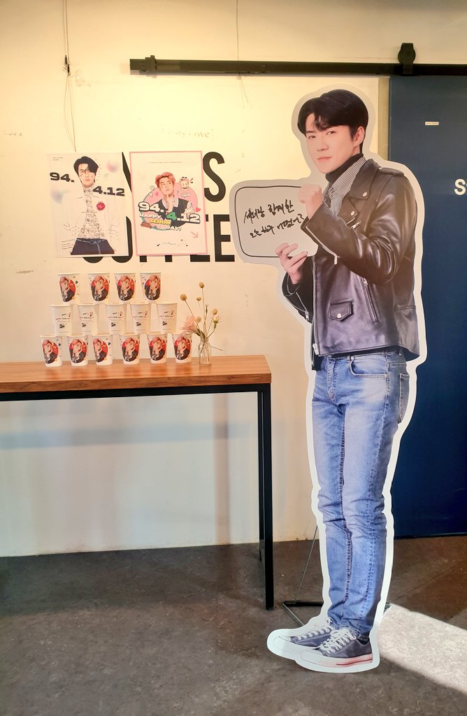 godohsehun's tweet photo. #HAPPYSENIDAY #해피세니데이 💖 https://t.co/ZTdQ6tMjBu