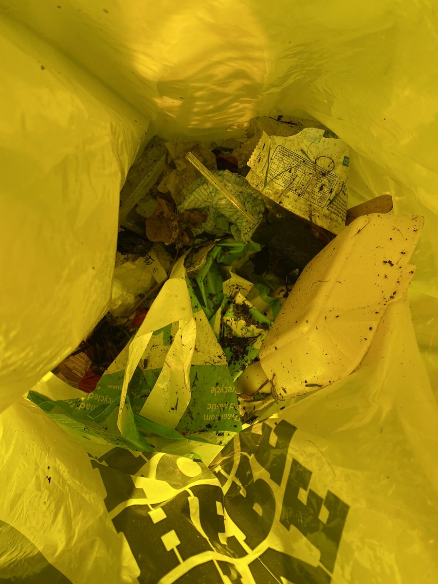 johnnyutah66's tweet photo. Thanks to @isupportlhlh for their #TheBigSpringClean packs. Fishing rubbish out of #Carrickfergus Mill Pond this morning. https://t.co/2f6nBbBHLU
