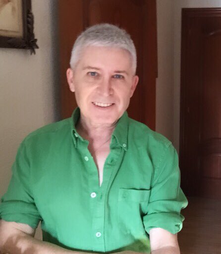 javier_depecos's tweet photo. Hoy pongo un poquito de color verde en mi vida, para llenar el espacio de alegría.
#FelizSabado #OsQuierooo #GiraDeCerca #TeatroCofidisAlcazarDeMadrid #13DeMayo https://t.co/3Wx1lYZqbJ