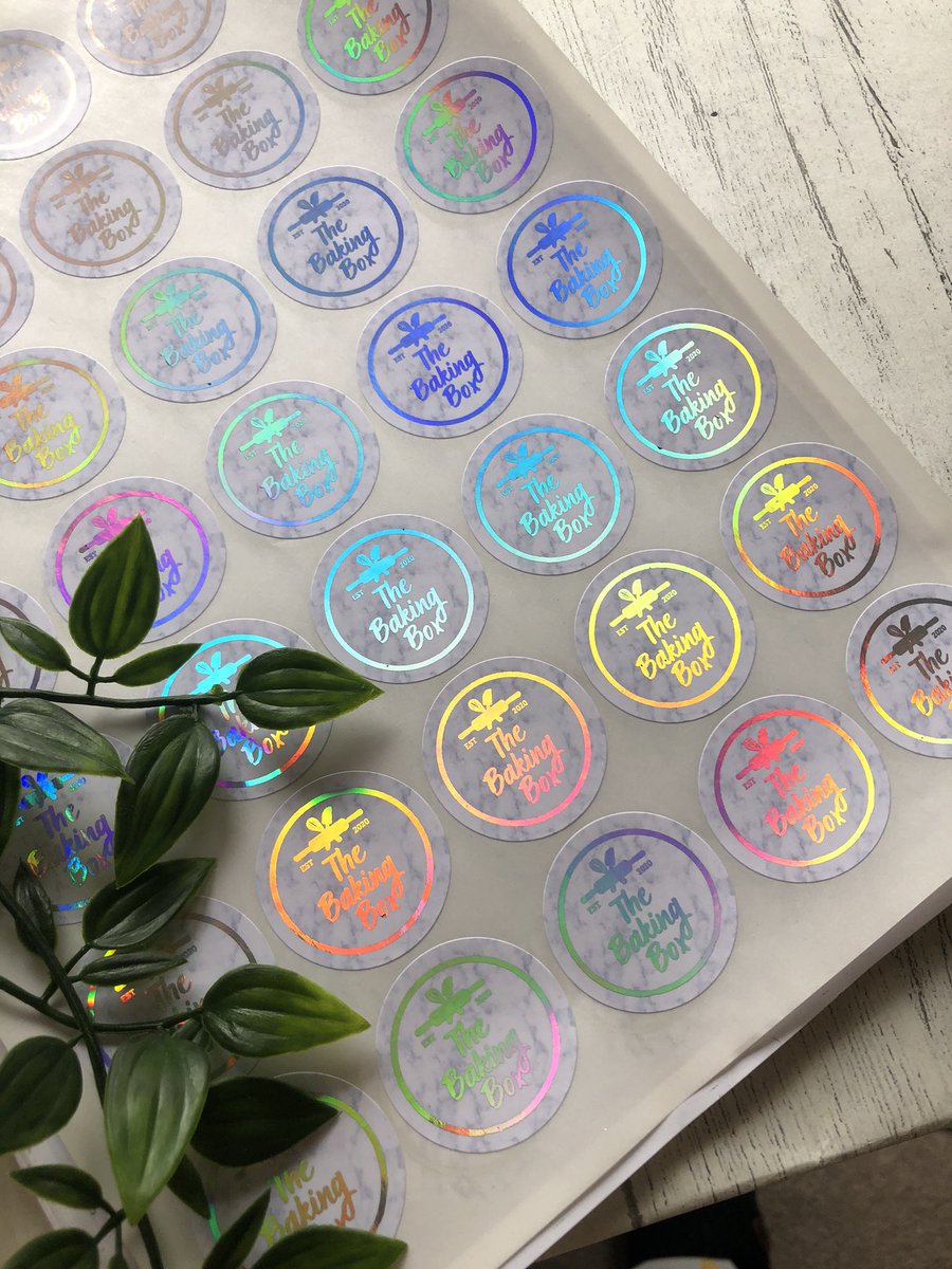 Holo 👋🏻 to the weekend!

#foilingqueen #stationery #htlmp #stickers