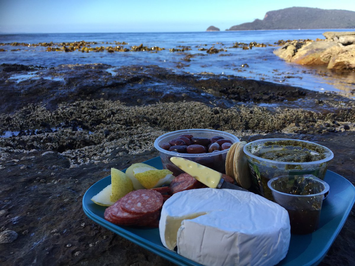 diannemurray16's tweet photo. @JimmyBarnes @DearneLansdell @lanabest576 @jane13barnes We’ve had a #Hellofatime on #BrunyIsland and I reckon @jimmybarnes and @jane13barnes need to self isolate in this magic part of #Tassie - ideally Barnes Bay (speed zone 80s). #goodtimes https://t.co/Ywhg42qx6R