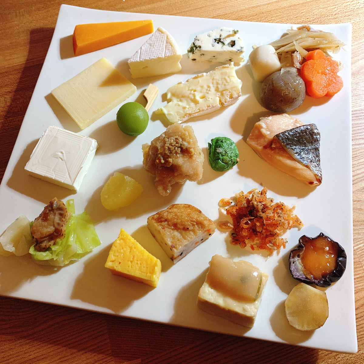 ?スキマ飯?
スキマ飯最終回です!
描いてて楽しい大好きな連載でした!
ぜひ読んでいただけたら嬉しいです。
最後は大好きなチーズと駅弁をマリアージュしました(?)
レトルト以上・ごちそう未満! スキマ飯③ |
こちらから続き読めます↓
https://t.co/QegEtGSLgf