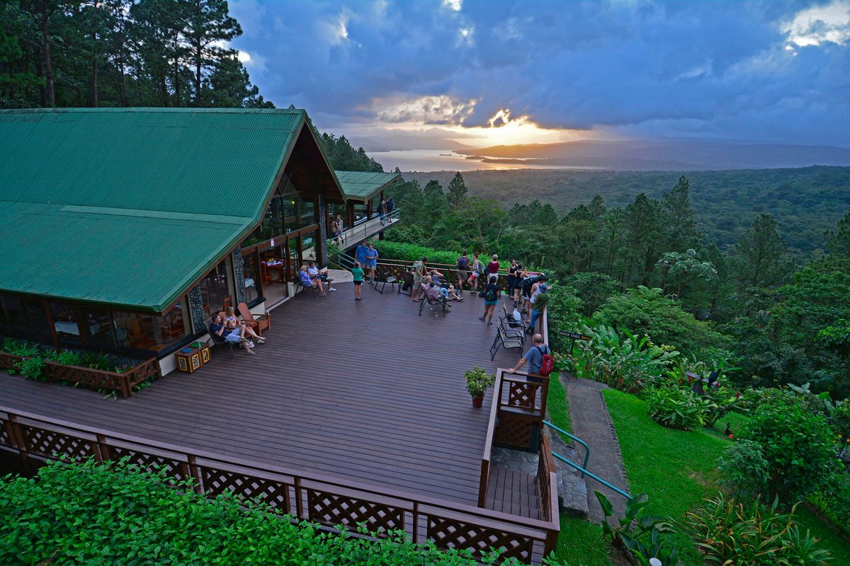 albicilla66's tweet photo. The Arenal @ObservatoryLodg &amp;Spa since 1972, 350ha of premontane tropical rainforest joining the Caribbean lowlands to the cloud forests of Monteverde, 11km of trails &amp; 500 #birdspecies
➡️https://t.co/HYcsr2vikv

#birding #CostaRica #birdingtourism #travel #ArenalObservatoryLodge https://t.co/8cdk4PJTJN