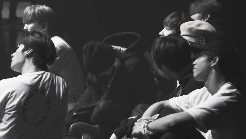 innieeeeyang's tweet photo. stray kids is my universe. 💫 https://t.co/Mjdz3wlmpa