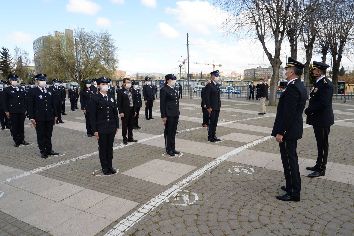 TÜRK POLİS TEŞKİLATIMIZIN 176. KURULUŞ YILDÖNÜMÜ KUTLANDI

Gaziantep İl Emniyet Müdürlüğümüzce Türk Polis Teşkilatımızın 176. Kuruluş Yıldönümü nedeniyle 10 Nisan 2021 günü 15 Temmuz Demokrasi Meydanında Atatürk Anıtına Çelenk sunma töreni düzenlendi.
