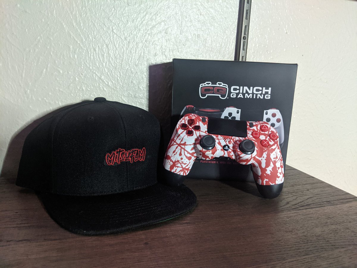 Mitsukris's tweet photo. We love @CinchGaming 

Absolutely love the new controller. The quality is amazing. Cinch grip is awesome. Happy to be working with a great company! 

#CinchPartner #MitsuFam #WinningIsACinch https://t.co/FAF6w0xnYf