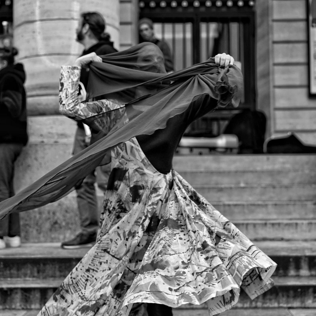 AlexiaTraore's tweet photo. Souvenir de l'Action poétique#1 , parvis du Théâtre de l'Odéon occupé, un beau moment de création collective à l'invitation de Louise Soulié
#together
#contemporaryart
#improvisation
#actionpoetique
#share
#womenartists
Photo: Gedevosphotography https://t.co/YFQu5Szn0b