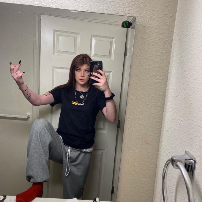 Crying cause it&rsquo;s her type https://t.co/m8vMkO4KGT<a href="/tag/newprofilepic"class="tags"><span>#newprofilepic</span></a>