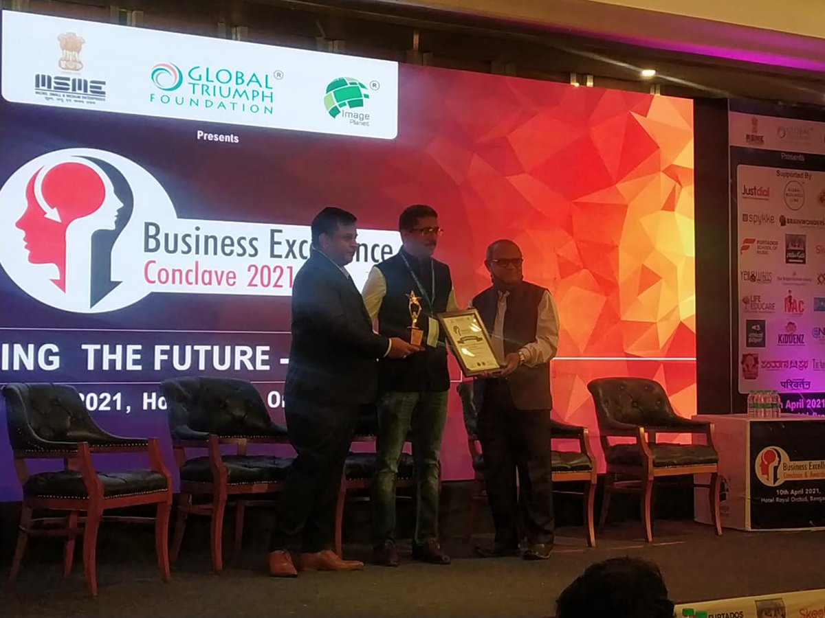 BlucapLlp's tweet photo. #bengaluruinteriordesigner #awardwinner #awardshow #luxuryinteriors #homedesign #topinteriordesigners #bangalore #bestinteriordesigncompanyoftheyear  #businessexcellenceawards #conclave2021 #ConclaveSouth21 #GlobalTriumphFoundation #GTF #businessbrand #BusinessExcellence https://t.co/OgcKs0A3Qu