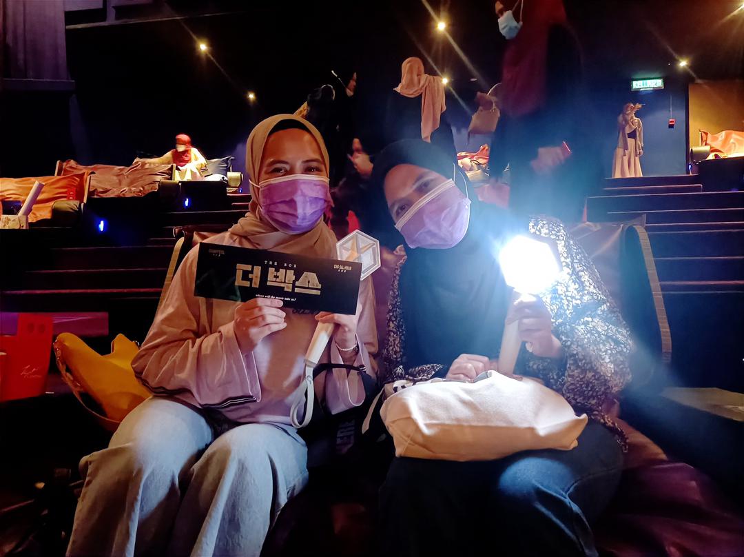 Thank you so much for this special event, 
had so much fun with Yeol and you guys today.

Definitely will join your next event again! 
And thanks for the freebies😍❤️
All are so pretty!!😊

<a href="/TGVCinemas/">TGV Cinemas 🇲🇾</a> <a href="/hanyauntukEXO/">Hanya Untuk EXO ✨</a>
#HanyaUntukEXO #EXO <a href="/weareoneEXO/">EXO</a>