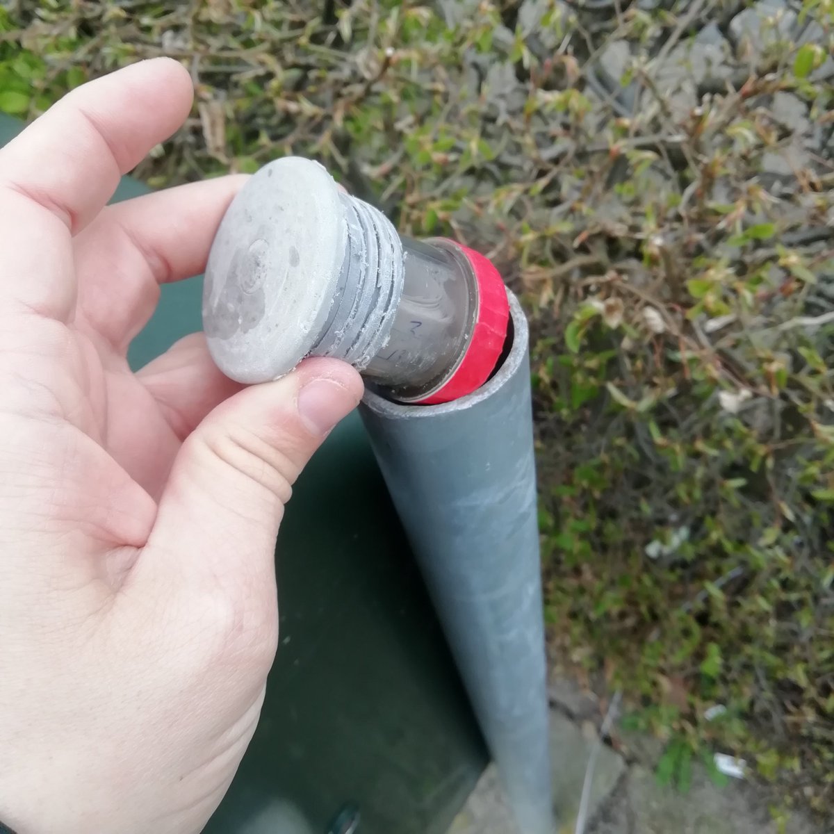 EnsingTeam's tweet photo. En waarom wil je je hobbygenoten naar een prullenbak in jouw wijk lokken? Geen wonder dat de listing nagenoeg leeg is.. 😳 #geocaching https://t.co/7JGth63zoA