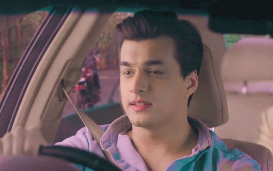 YabikaKaira's tweet photo. "Aapki Namrata tk aapko pahaunchaa diya jaayega "
No one can understand  Feelings of a Dulha, struggling to reach marriage Venue..Better than #KartikGoenka 😂
He assured groom, tht he'll reach on time
 
Handsomeness💙🔝
Cute little Bright Eyes❤️✨
@momo_mohsin #MohsinKhan #yrkkh https://t.co/izLlUvM9oh