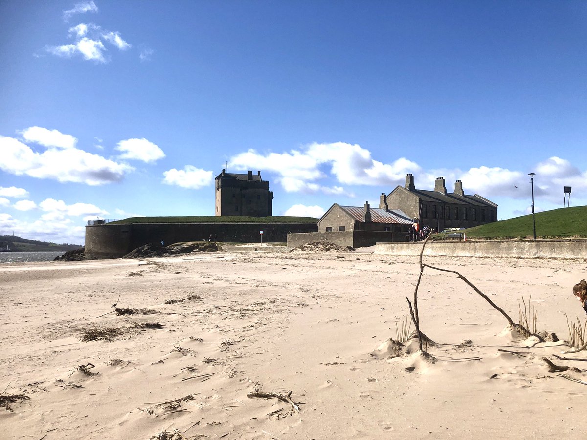 FunkyEllas's tweet image. Broughty Castle in Broughty Ferry 🏰 . It’s closed at the moment but has a fascinating museum. This stretch of coast is well worth exploring, some brilliant parks for the kids too 😊