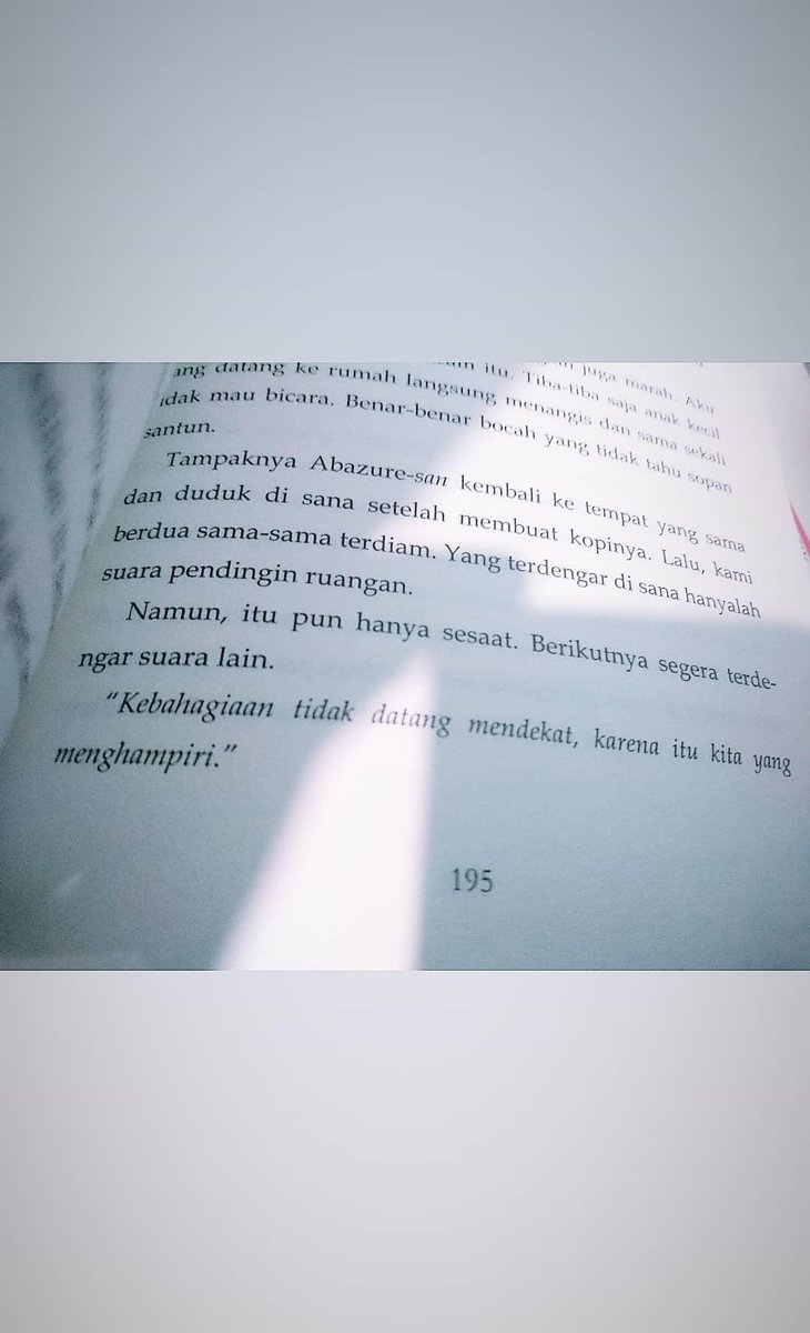 Anemooooooone's tweet photo. "Kebahagiaan tidak datang mendekat, karena itu kita yang menghampiri." - Mbak lon https://t.co/VVYliCIjT4