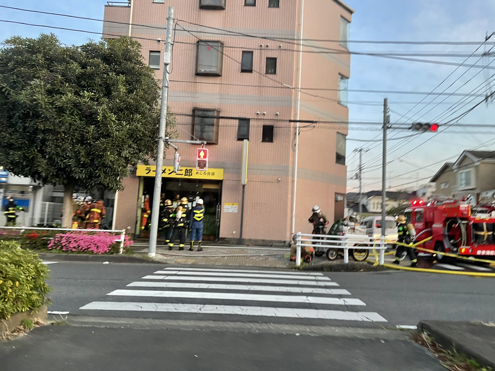 ラーメン二郎 めじろ台店の火災現場の画像